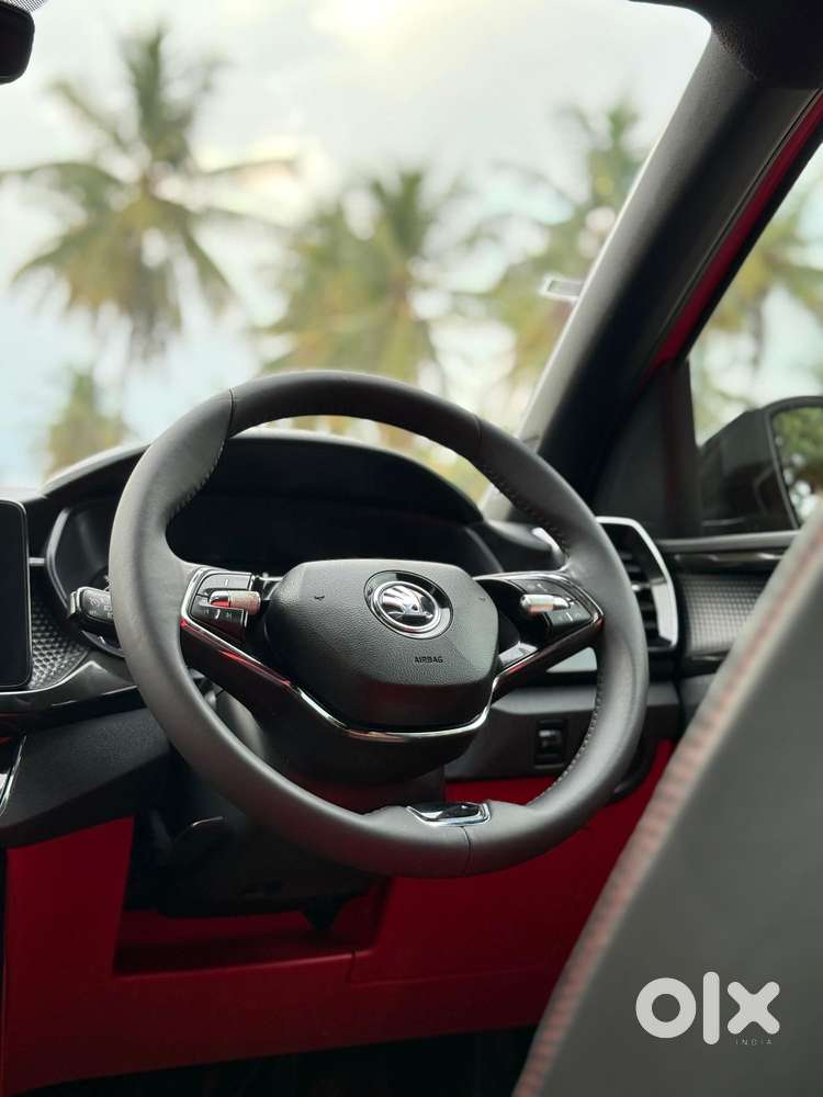 Skoda Kushaq 1.0 Tsi Style At (6 Airbags), 2021, Petrol