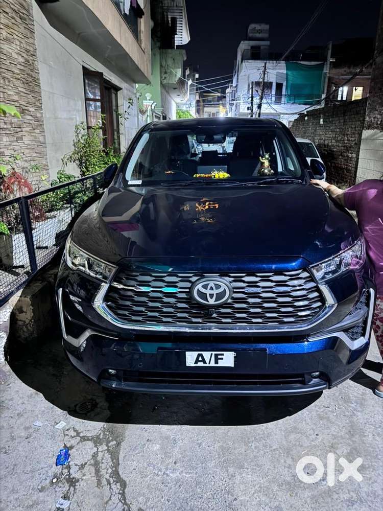Toyota Innova Hycross 2025 Petrol 15000 Km Driven