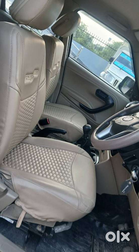 Mahindra Bolero Neo N8, 2021
