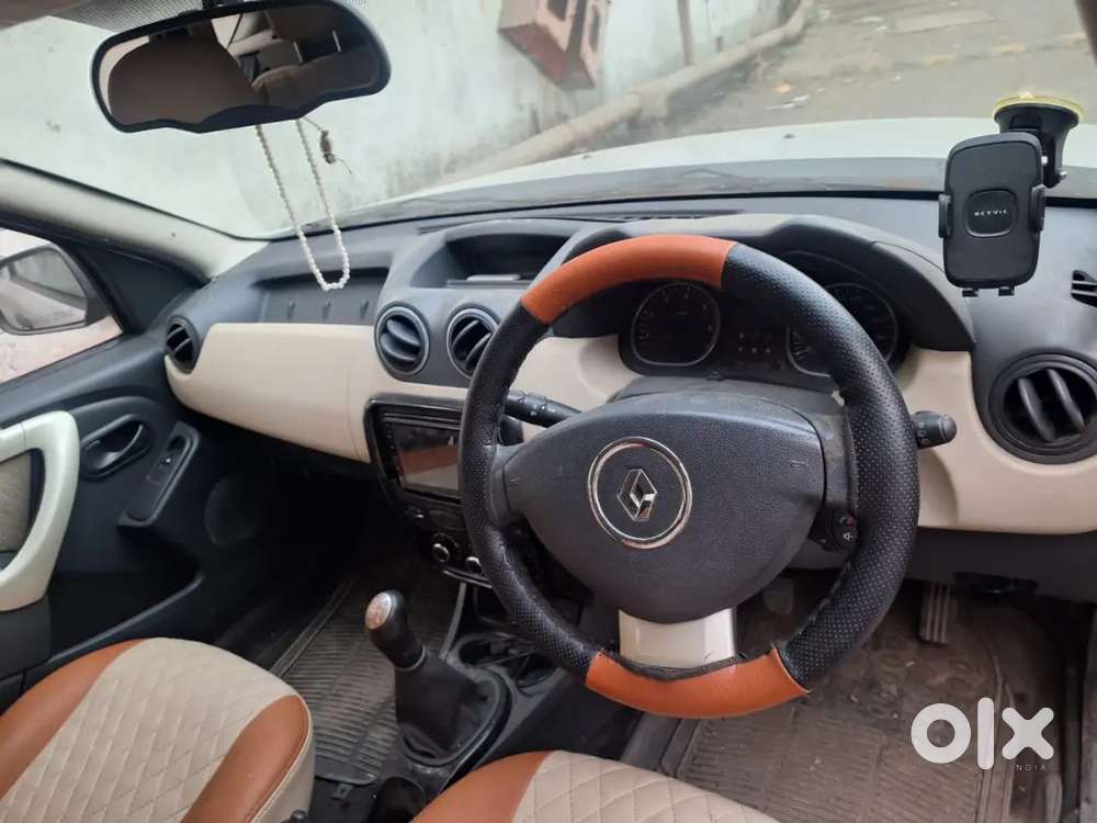 Renault Duster Diesel 2013 Car With Smokey Black Headlight