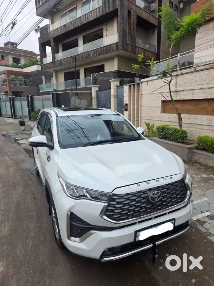 Toyota Innova Hycross 2.0 Zx Hybrid 7 Str, 2024, Petrol