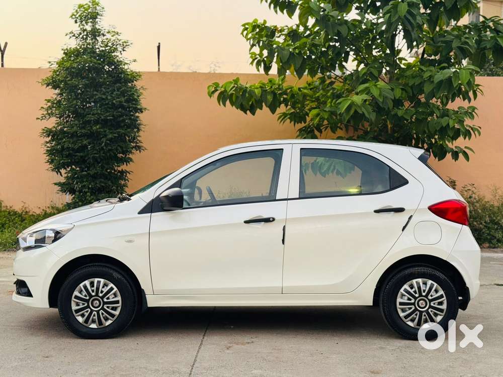 Tata Tiago Xe, 2017, Petrol