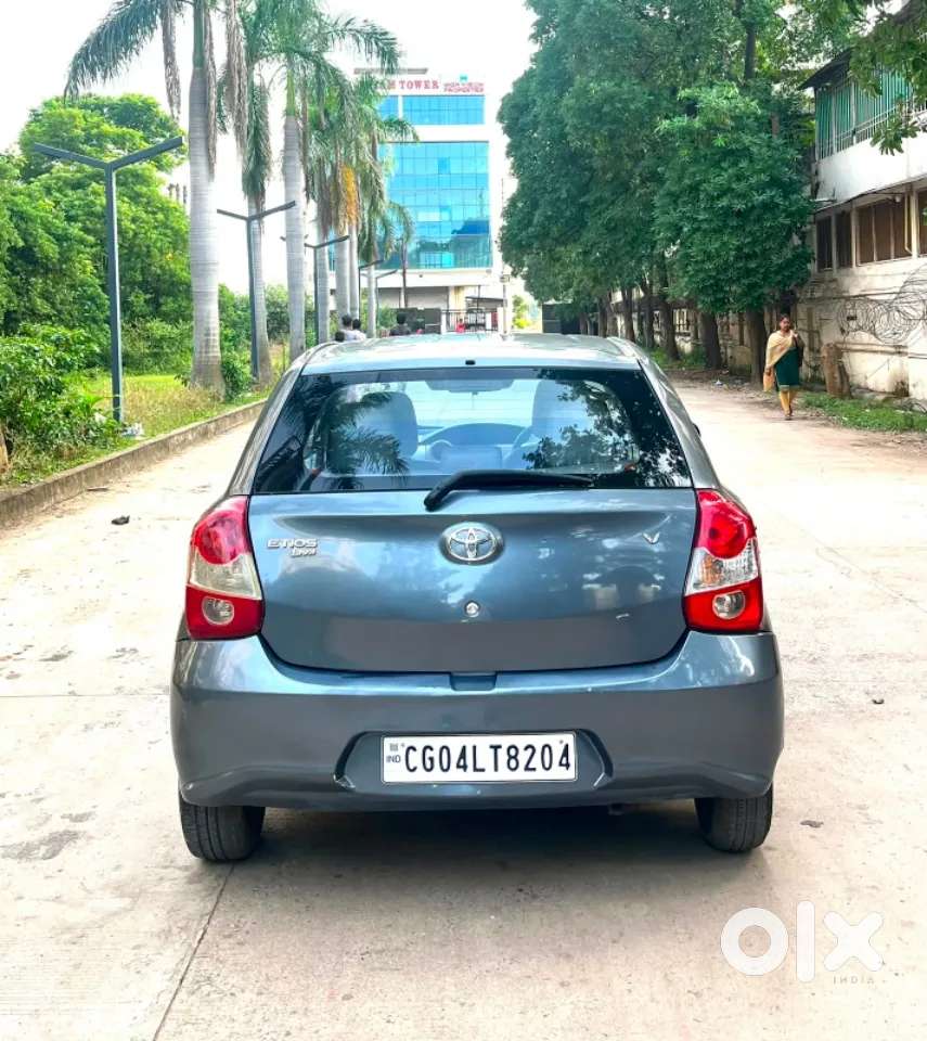 Toyota Etios Liva V Dual Tone, 2017, Petrol
