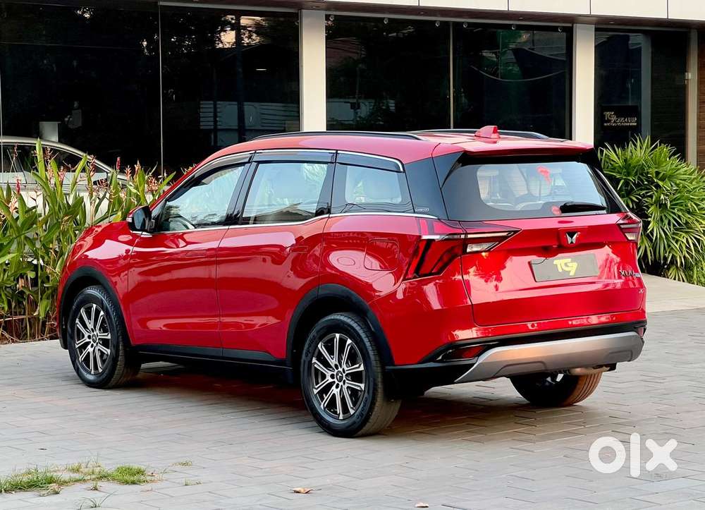 Mahindra Xuv700 2.0 Ax 7 Petrol At Str, 2023, Petrol