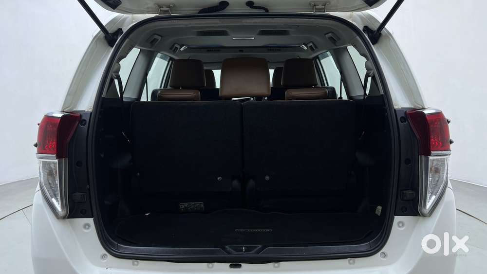 Toyota Innova Crysta 2.8 Zx At 7 Seater, 2016, Diesel
