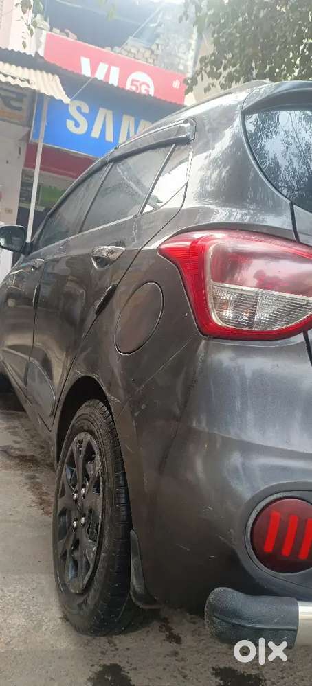 Hyundai Grand I10 Sportz 2015  Mileage 30 Km On Cng