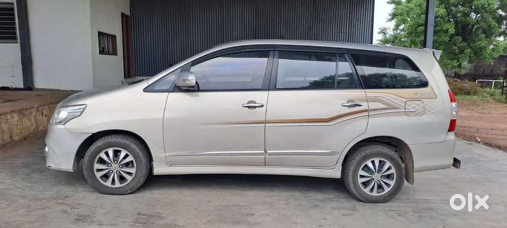 Toyota Innova 2.5 Z 2015
