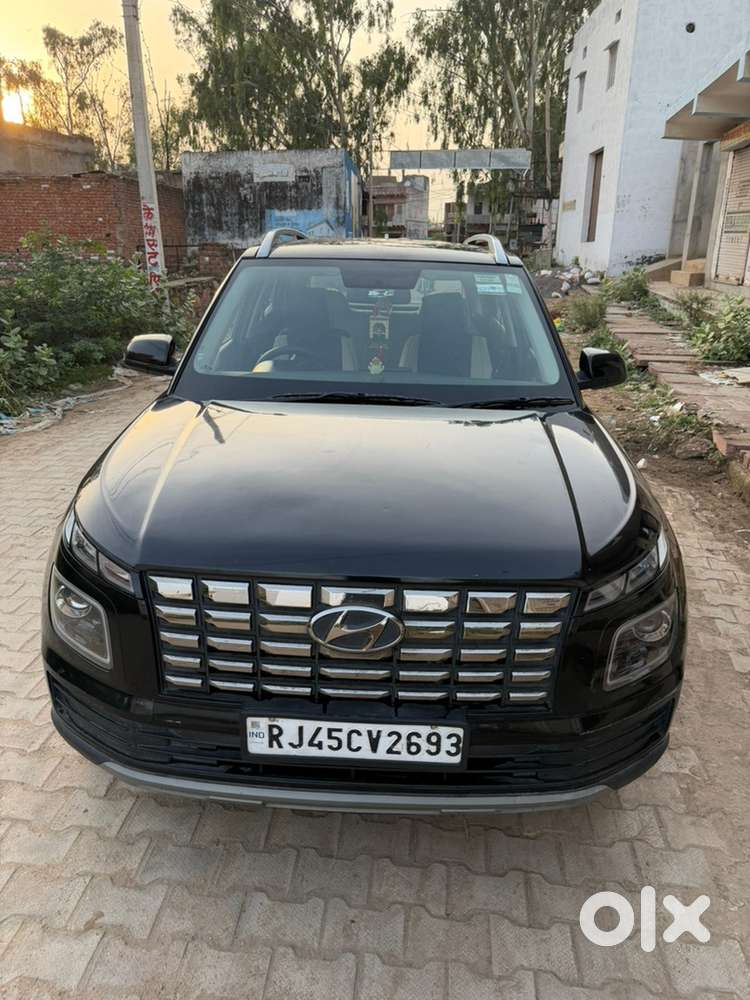 Hyundai Venue Diesel Car 2023