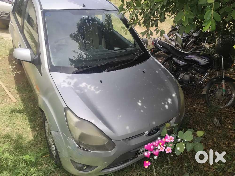 Ford Figo 1.5 Premium Siver 2012