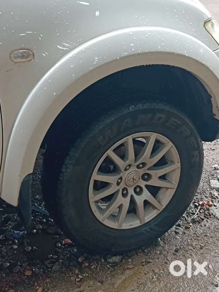 Mitsubishi Pajero Sport 2012