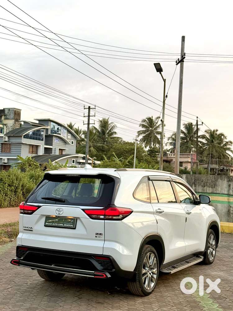 Toyota Innova Hycross 2.0 Zx (o) Hybrid 7 Str, 2025, Petrol