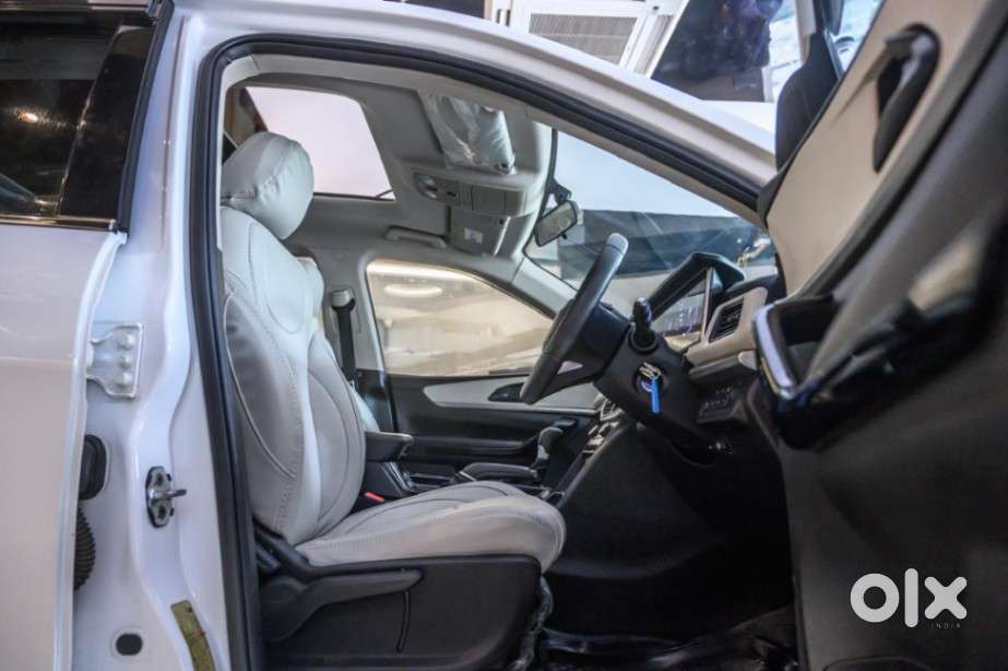 Mahindra Xuv700 2.2 Ax 5 Diesel At Str, 2023, Diesel