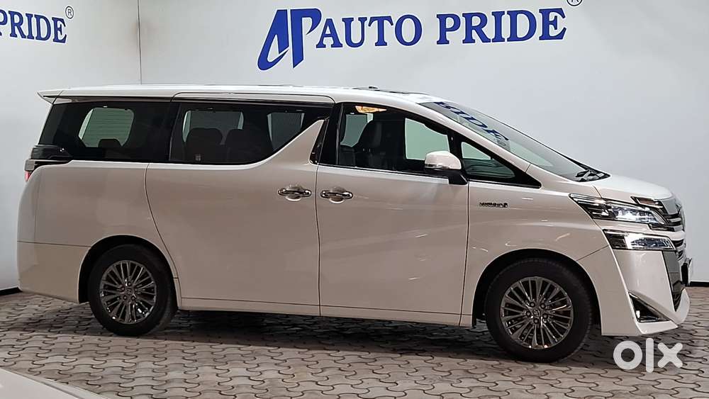 Toyota Vellfire 2.5 Hybrid, 2023, Petrol