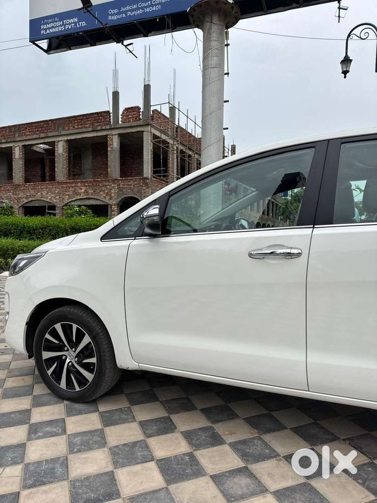 Toyota Innova Crysta 2024