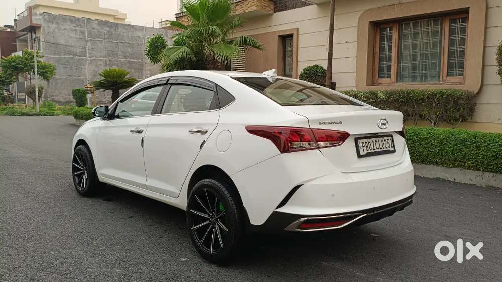 Showroom Condition Diesel Verna 2020 Top Model 85000 Km Driven