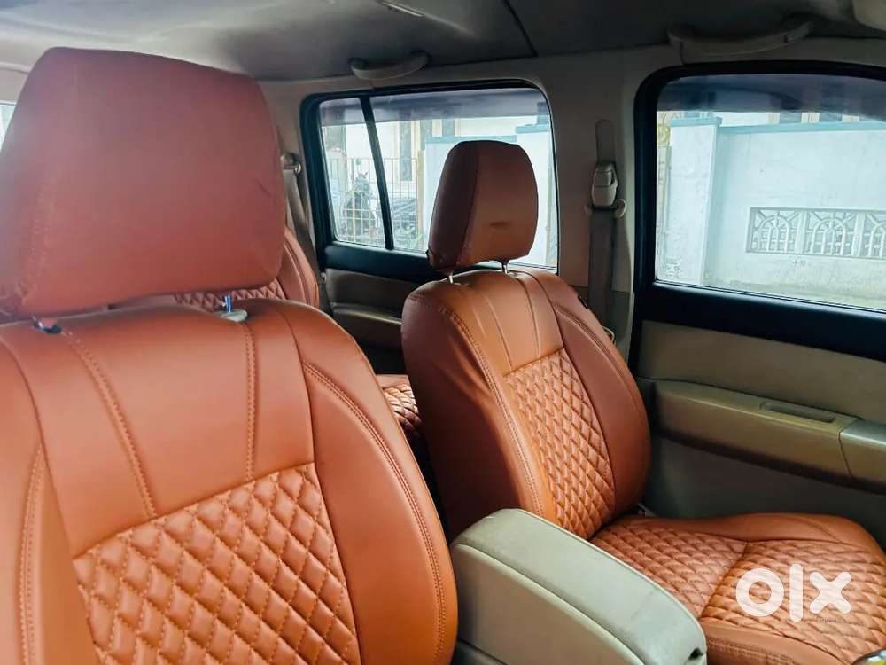 A Vintage Classic Suv Ford Endeavour Limited Edition