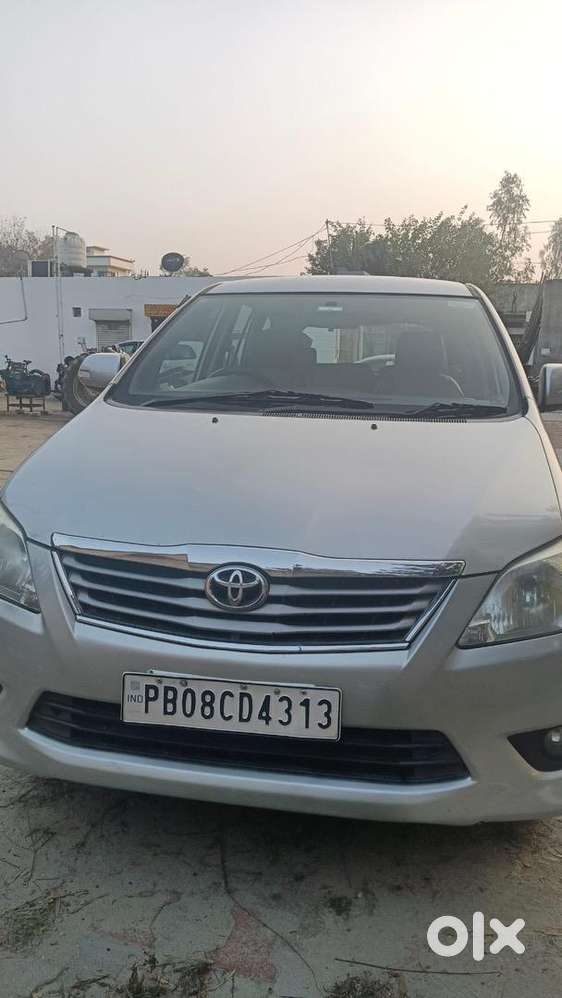 Toyota Innova 2012