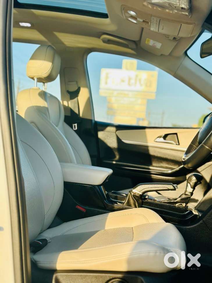 Mahindra Xuv700 2.2 Ax 7 Diesel At Str, 2023, Diesel