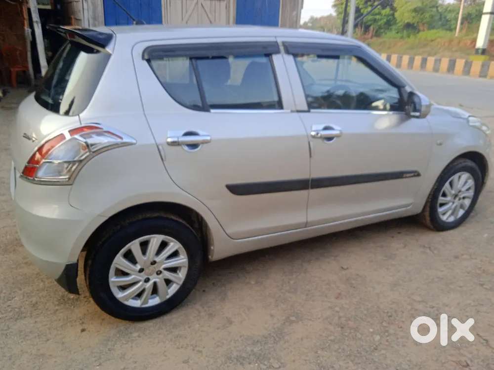 Maruti Suzuki Swift Petrol 2011 Nov