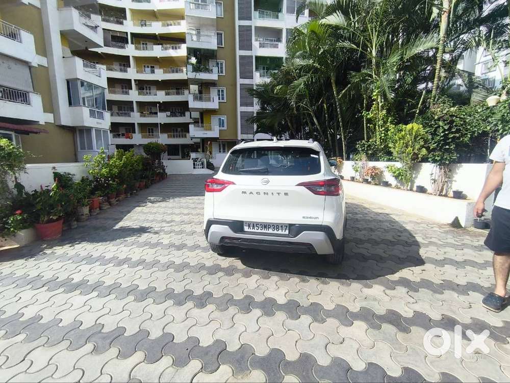 Nissan magnite ez shift at 6.5 lakhs 2k 8 month old