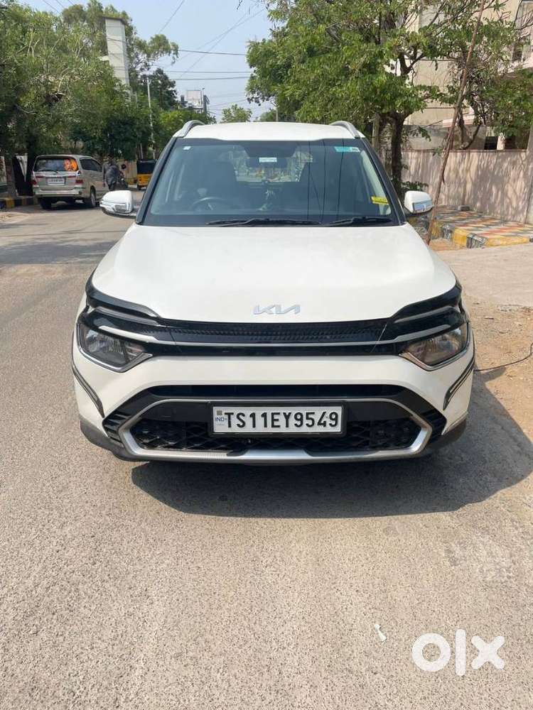 Kia Carens, 2023, Petrol