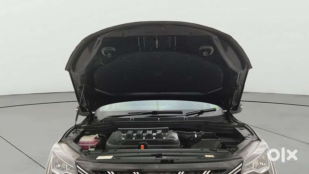 Mahindra Xuv700 2.0 Ax 7 Petrol At Str, 2024, Petrol