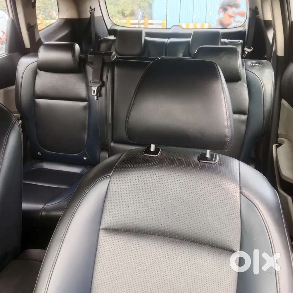 Kia Carens Premium 2025