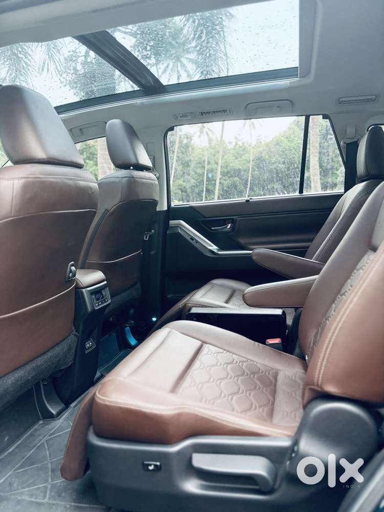 Toyota Innova Hycross 2.0 Zx (o) Hybrid 7 Str, 2023, Electric