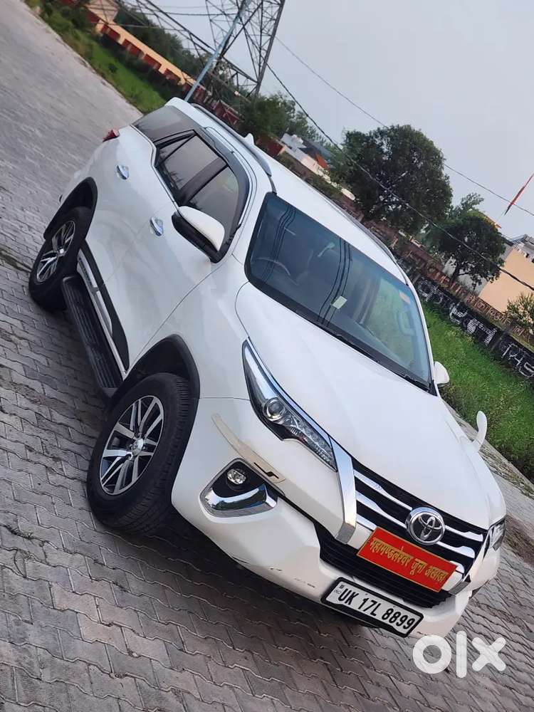 Toyota Fortuner 4/4
Full Insurance 
Dono Chabi 
Cruise Control