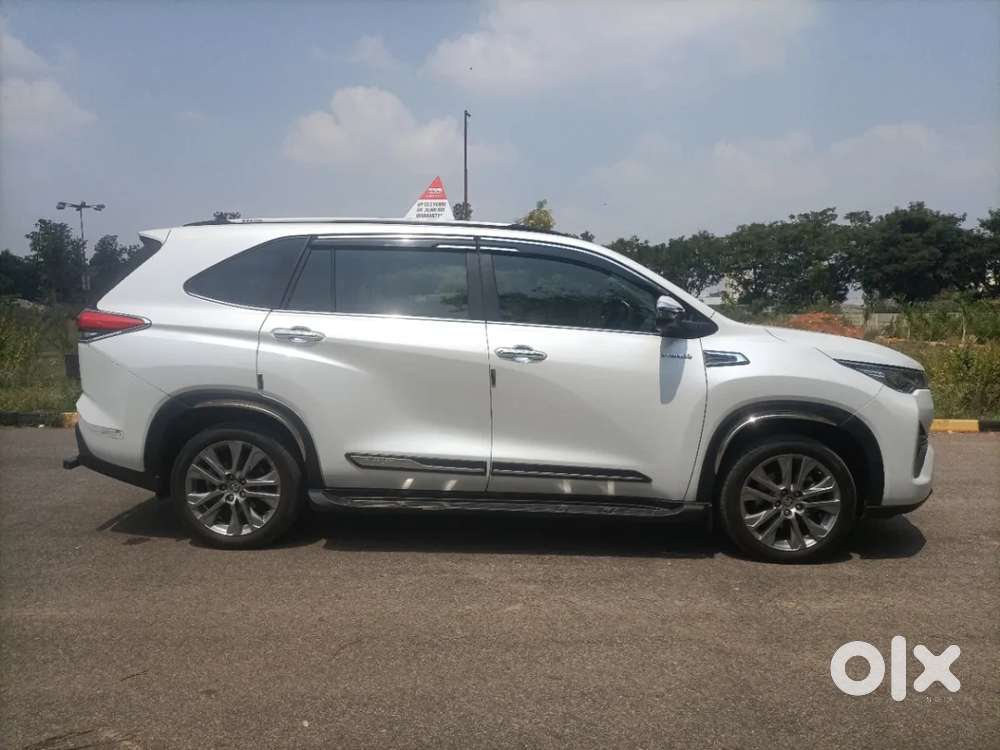 Toyota Innova Hycross 2.0 Zx (o) Hybrid 7 Str, 2024, Petrol