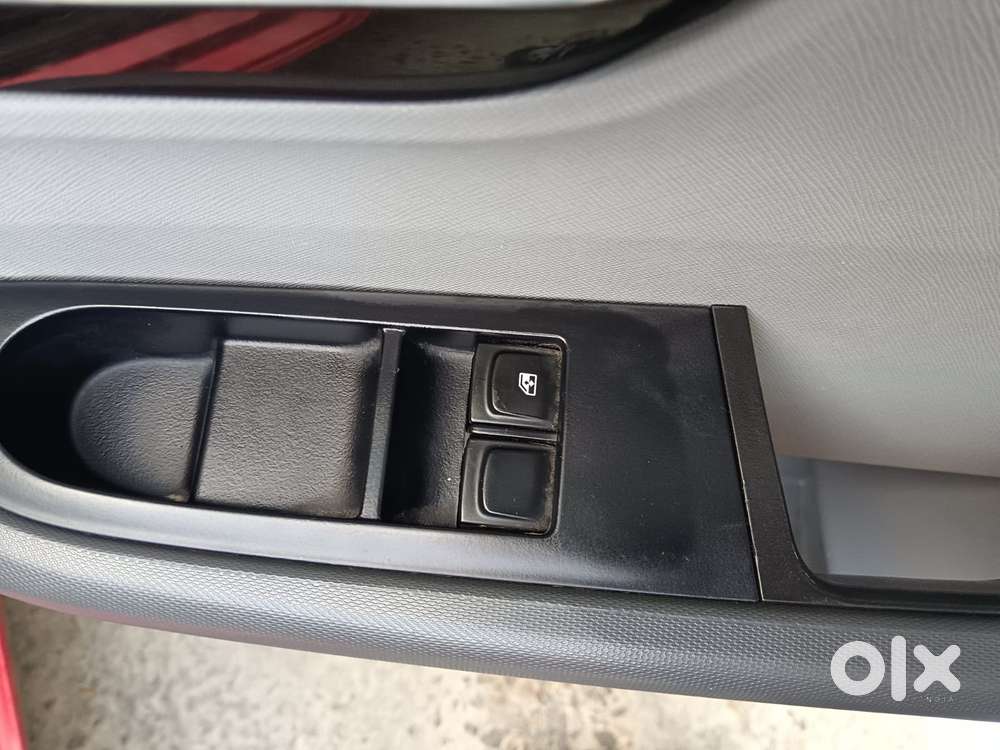 Tata Altroz 1.2 Xe, 2021, Petrol