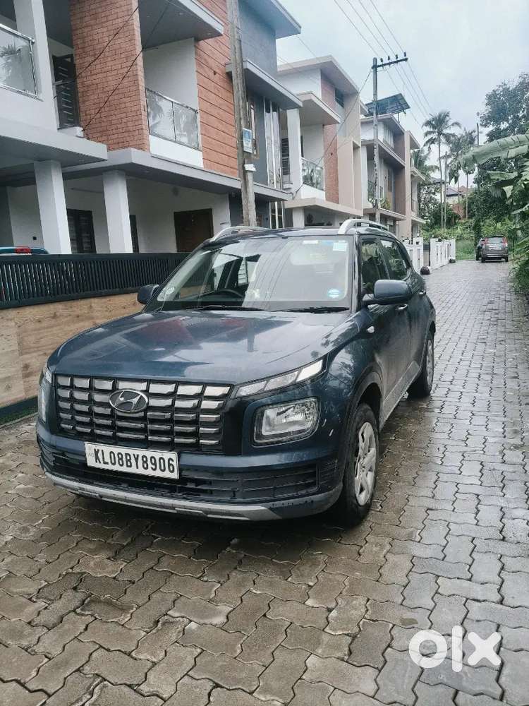 Hyundai Venue 2022 Petrol Well Maintained
