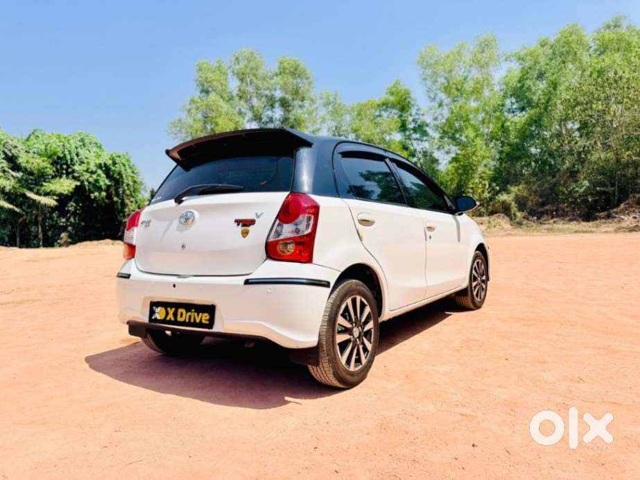 Toyota Etios Liva V Dual Tone, 2019, Petrol