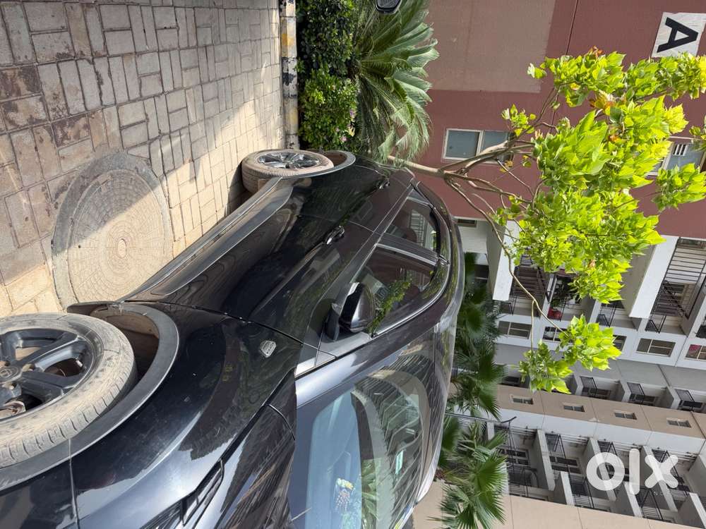 Tata Nexon Xz + Dark Edition