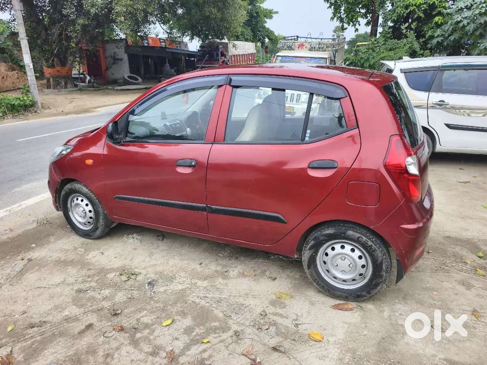 Hyundai I10 2013  Gari Bahut Kam Chali Hui Hai