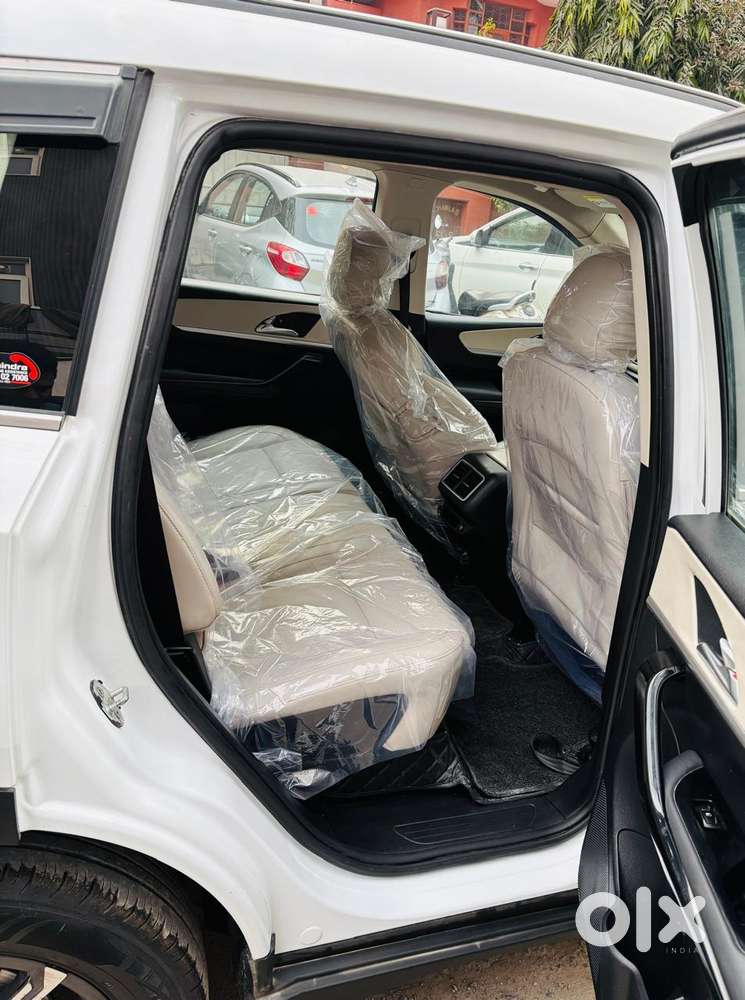 Mahindra Xuv700 2.0 Ax 7 Petrol At Luxury Pack Str, 2022, Petrol