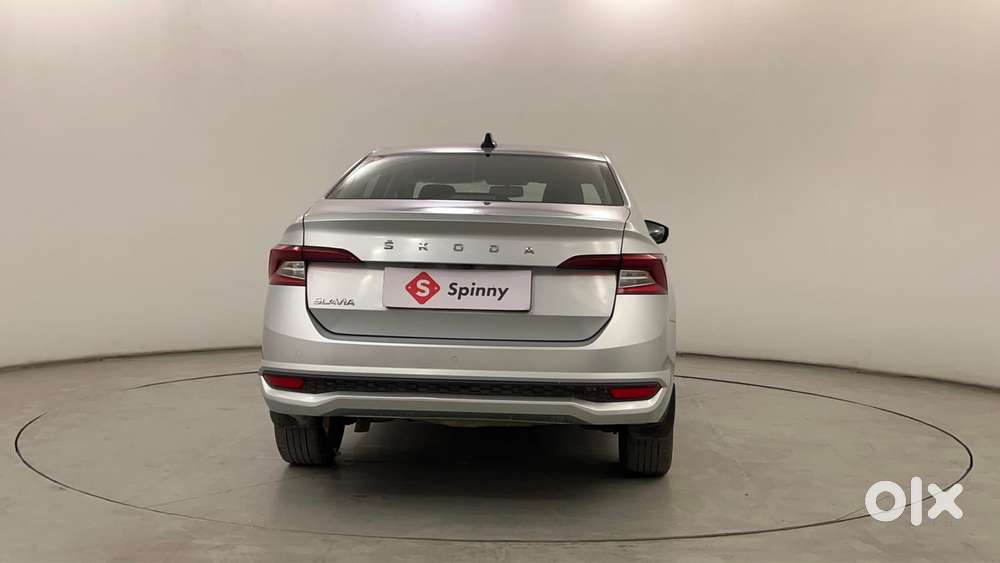 Skoda Slavia Ambition 1.0l Tsi At, 2022, Petrol
