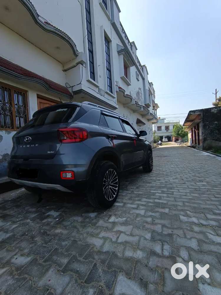 Hyundai Venue 2020 Petrol Well Maintained