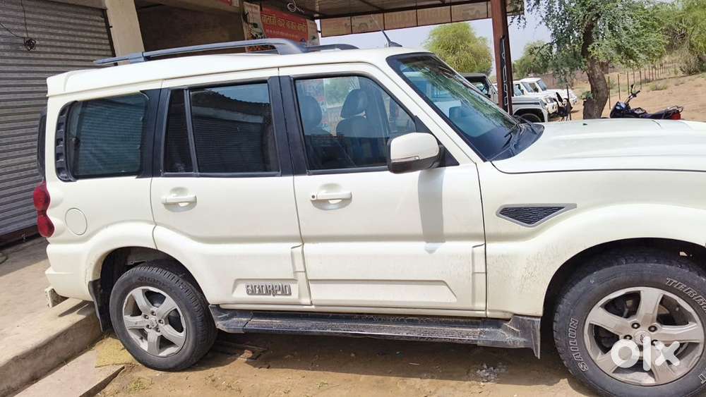 Mahindra Scorpio S10 (white) - Single Owner - Top Condition