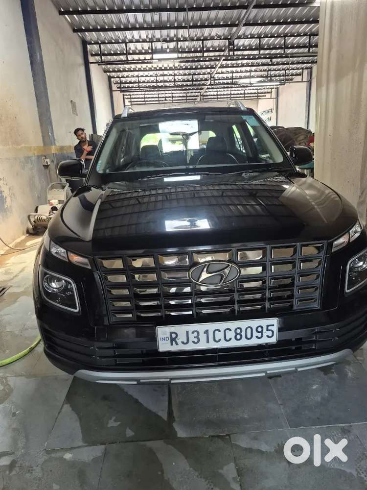 Hyundai Venue Petrol 2024 Model Beautiful Condtion