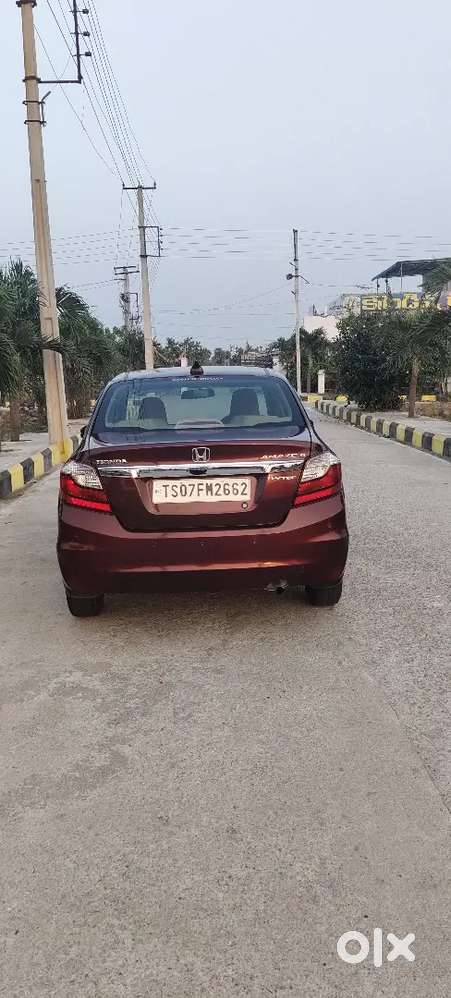 Honda Amaze 2017 Petrol Well Maintained. Showroom Maintaince.