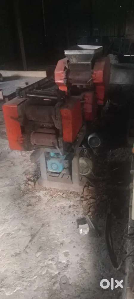 Noodles manufacturing machine