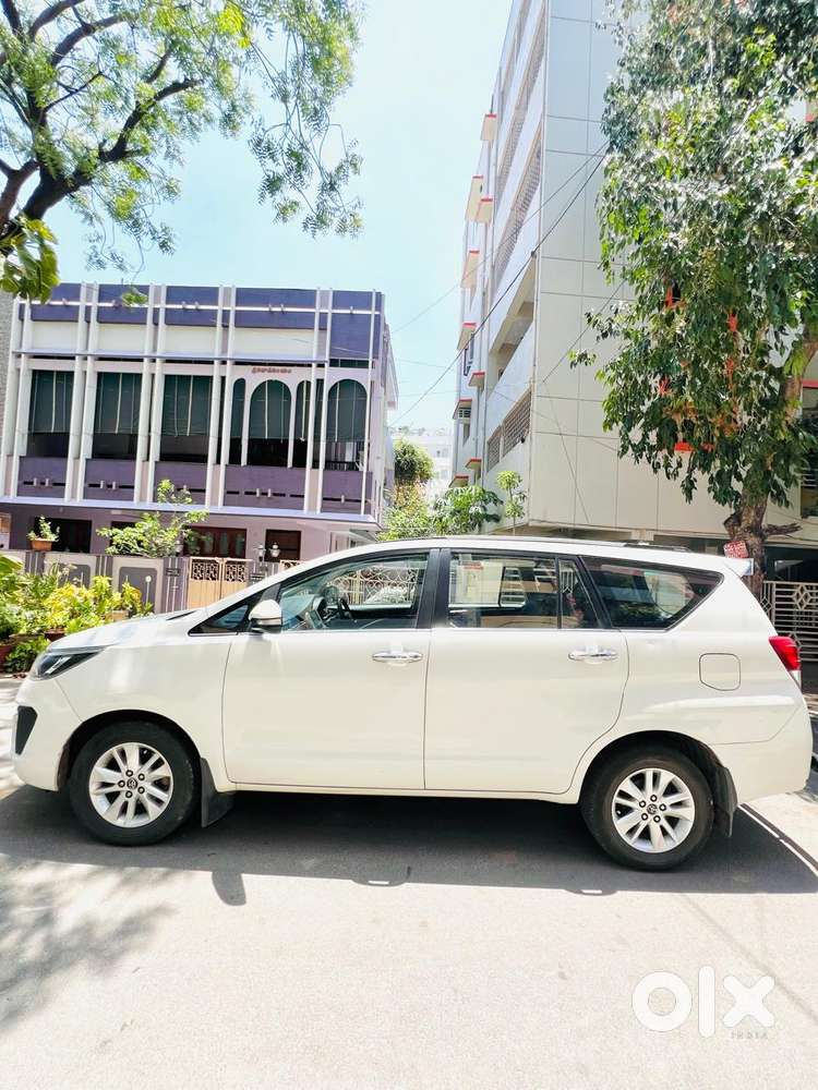 Toyota Innova Crysta 2.4 V 8 Str, 2016, Diesel