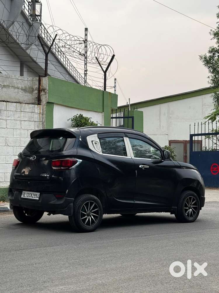 Mahindra Kuv 100 Mahindra-kuv-100-d75-k2, 2016, Petrol