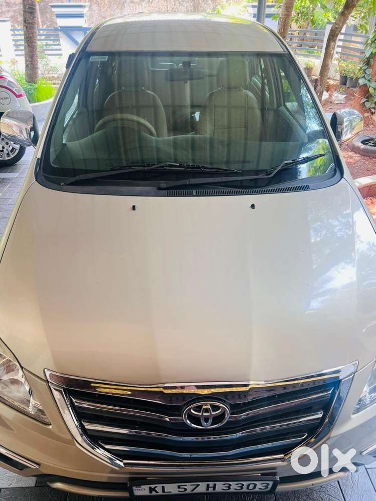 Original Kerala Toyota Innova 2013 Diesel Well Maintained