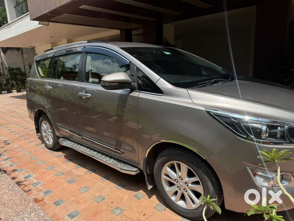 Toyota Innova Crysta 2.4 V 2020