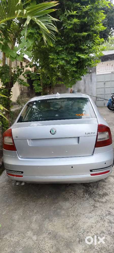 Skoda Laura Elegance 2013 Diesel New Battery New Tyr Insurance Chalu