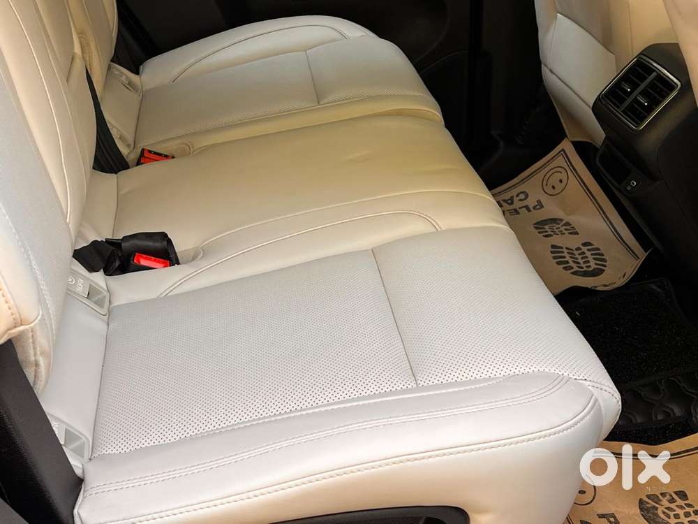 Mahindra Xuv700 2.0 Ax 7 Petrol At Str, 2025, Petrol