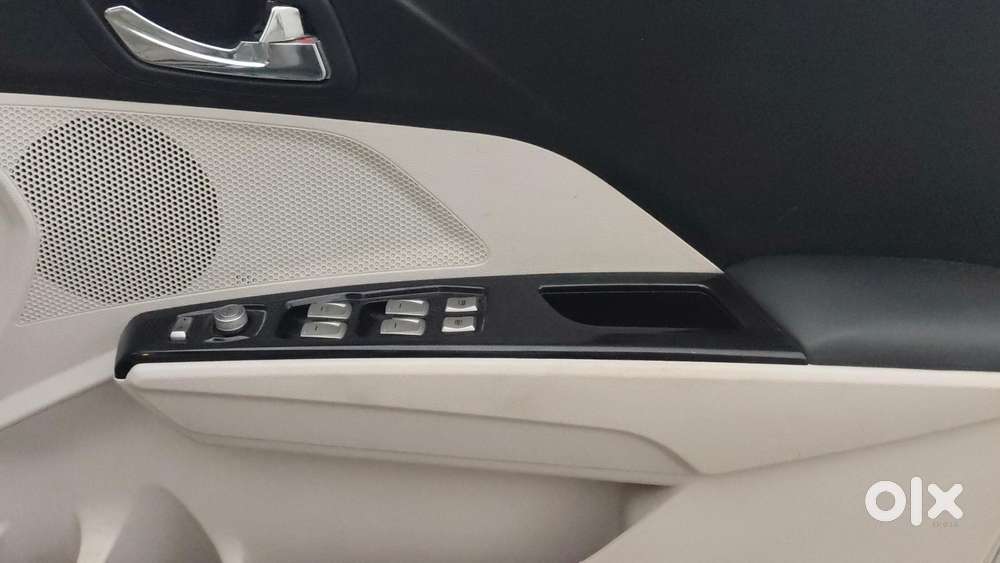 Mahindra Xuv300 W8 Option, 2020, Petrol