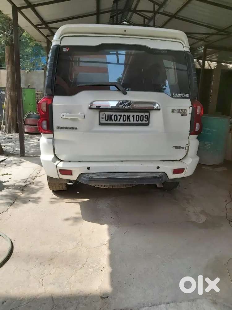 Mahindra Scorpio S 11